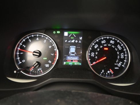Used 2022 Toyota RAV4 XLE FWD image 10