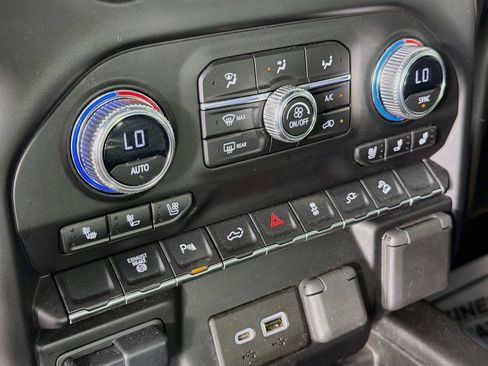 Used 2022 GMC Sierra 2500 AT4 w/ AT4 Preferred Package AWD/4WD image 16