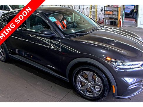Used 2022 Ford Mustang Mach-E Select image 3