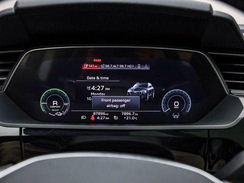 Used 2021 Audi e-tron Premium Plus w/ Premium Plus Package image 26