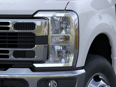 New 2026 Ford F350 XLT w/ XLT Value Package AWD/4WD image 18