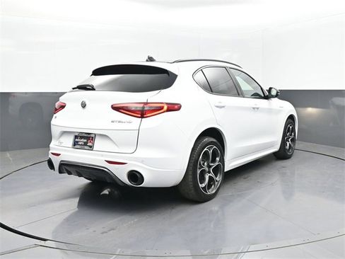 Used 2022 Alfa Romeo Stelvio Veloce image 55
