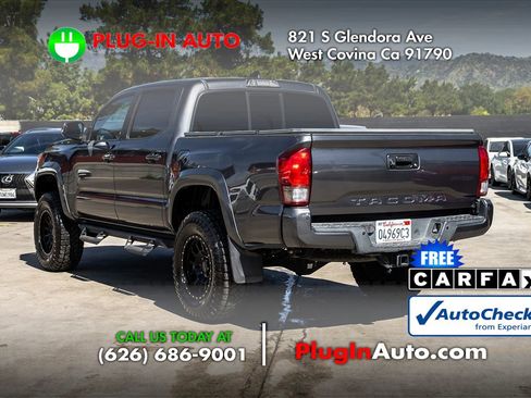 Used 2016 Toyota Tacoma TRD Sport RWD image 2