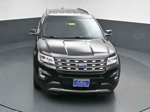 Used 2017 Ford Explorer XLT image 45