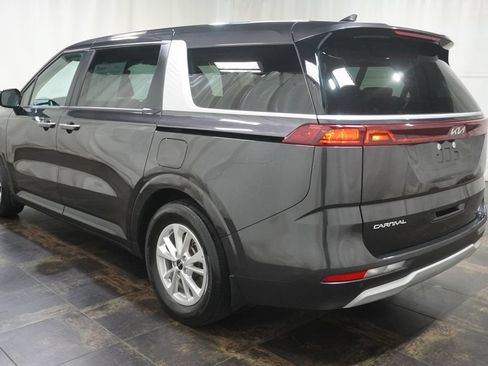 Used 2024 Kia Carnival LX FWD image 8
