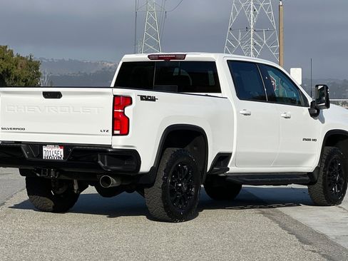 Used 2025 Chevrolet Silverado 2500 LTZ w/ LTZ Plus Package image 4