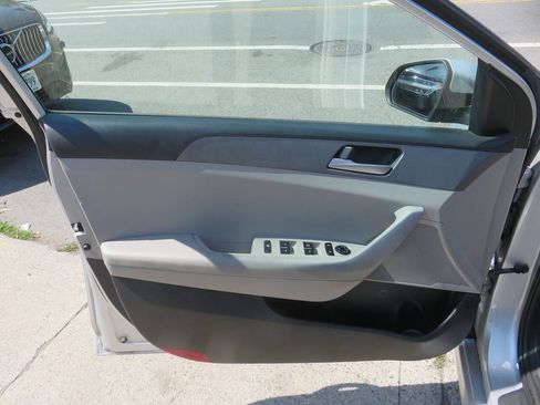 Used 2018 Hyundai Sonata SE FWD image 25