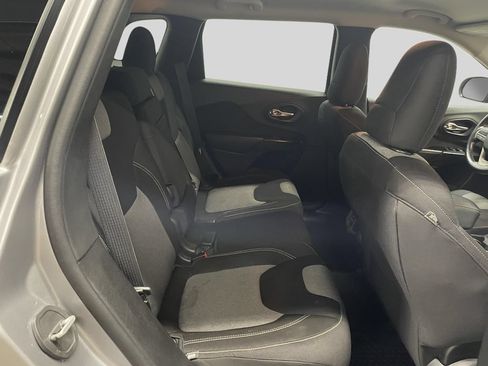 Used 2014 Jeep Cherokee Latitude w/ Cold Weather Group AWD/4WD image 10