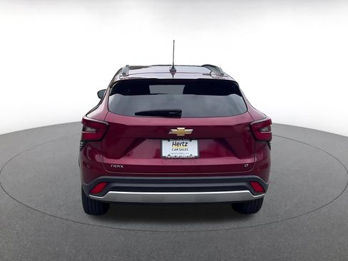 Used 2025 Chevrolet Trax LT FWD image 11
