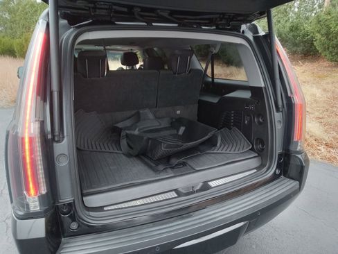 Used 2019 Cadillac Escalade ESV Luxury image 22