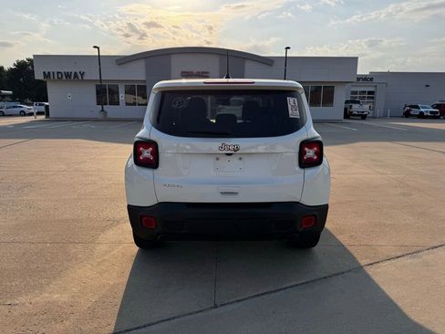 Used 2023 Jeep Renegade Latitude AWD/4WD image 5