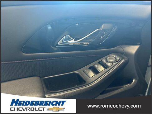 Certified 2023 Chevrolet Traverse RS FWD image 11