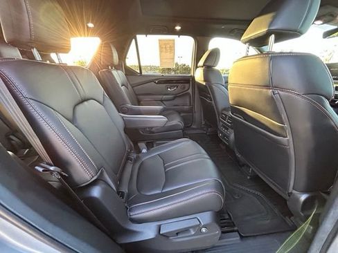 Used 2025 Honda Pilot TrailSport image 34