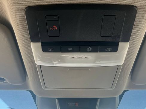 Used 2025 Nissan Rogue SV AWD/4WD image 15