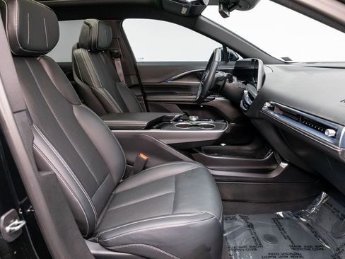 Used 2024 Cadillac Lyriq Luxury image 15