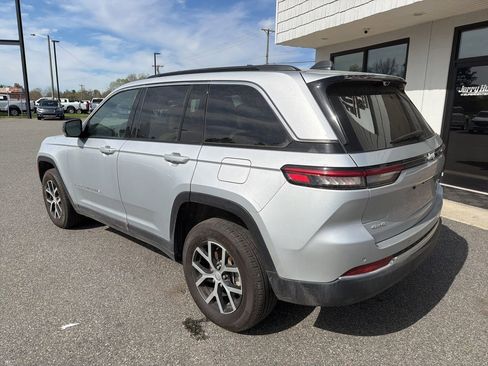 Used 2024 Jeep Grand Cherokee Limited w/ Luxury Tech Group II image 6