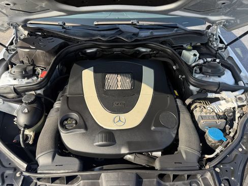 Used 2011 Mercedes-Benz E 550 4MATIC Sedan image 41