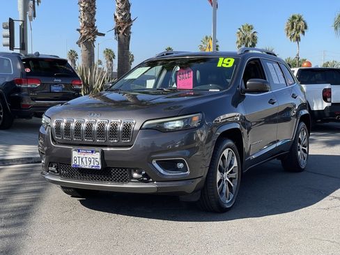 Certified 2019 Jeep Cherokee Overland image 3