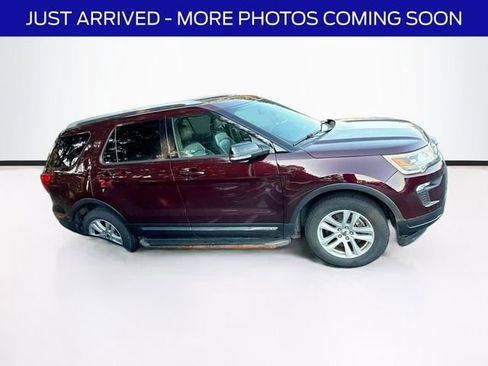 Used 2018 Ford Explorer XLT w/ Equipment Group 202A image 9