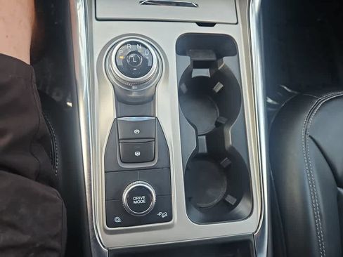 Used 2022 Ford Explorer XLT w/ Equipment Group 202A AWD/4WD image 19