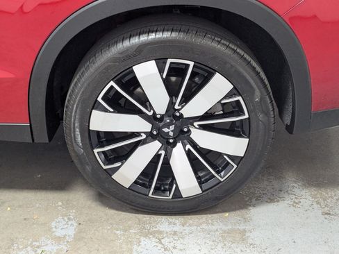 Used 2025 Mitsubishi Outlander SE AWD/4WD image 28