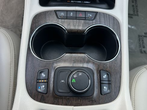 Used 2022 GMC Acadia Denali w/ Denali Technology Package FWD image 30