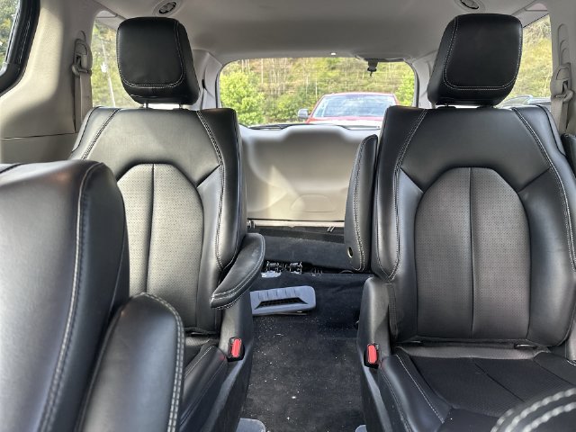 Used 2024 Chrysler Pacifica Limited FWD image 27