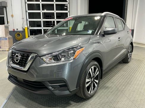 Used 2020 Nissan Kicks SV image 2