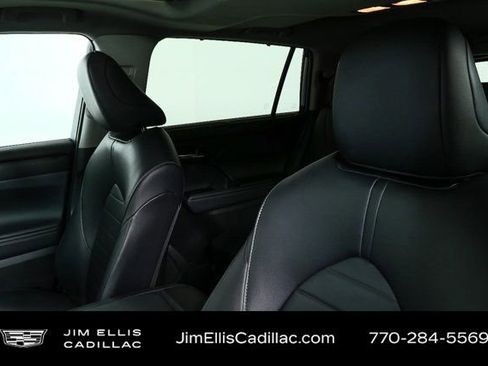 Used 2024 Toyota Highlander XLE image 6