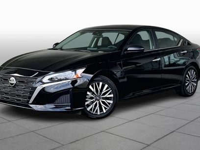 Used 2024 Nissan Altima 2.5 SV