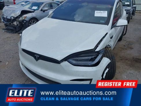 Used 2023 Tesla Model X Plaid image 11