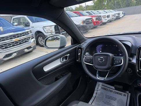 Used 2023 Volvo XC40 B5 Core AWD/4WD image 19