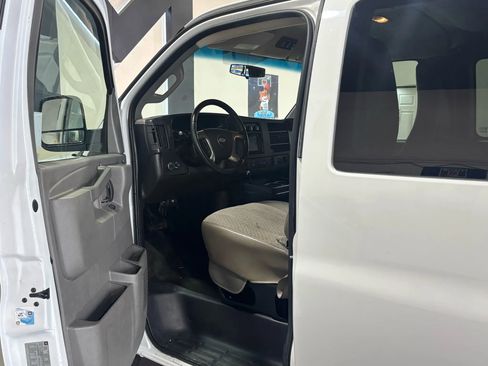 Used 2016 Chevrolet Express 3500 LT w/ LT Preferred Equipment Group image 15