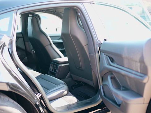 Used 2023 Porsche Taycan image 12