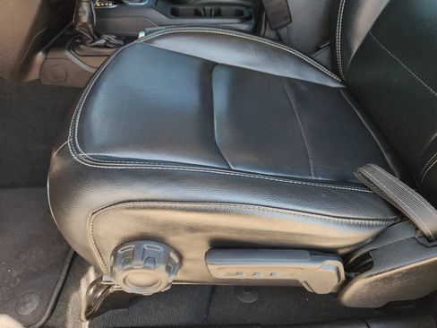 Used 2023 Jeep Wrangler Unlimited Sahara AWD/4WD image 25