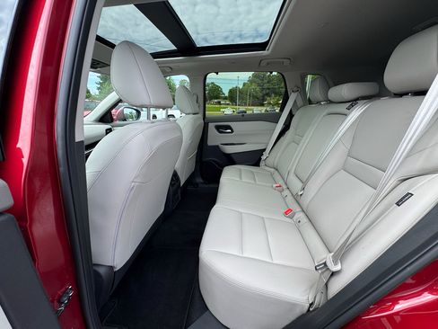 Used 2025 Nissan Rogue SL w/ Tech Package FWD image 27