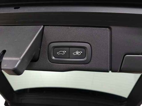 Certified 2023 Volvo XC60 B5 Core image 9