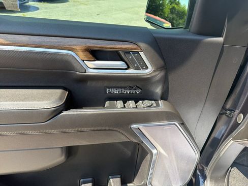 Used 2022 Chevrolet Silverado 1500 High Country w/ Technology Package AWD/4WD image 11
