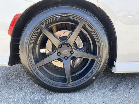 Used 2019 Dodge Charger Scat Pack w/ Dynamics Package RWD image 15