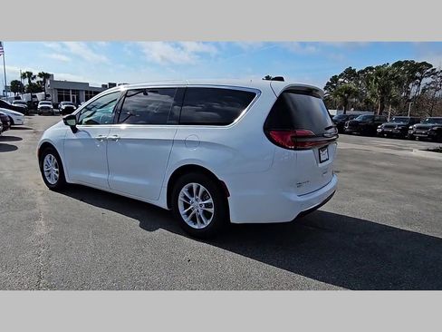 New 2026 Chrysler Pacifica Select image 26