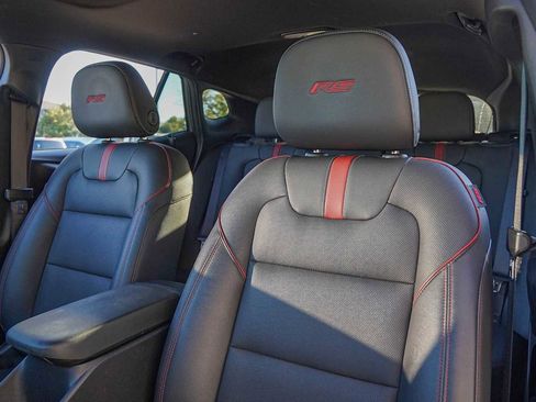 Used 2024 Chevrolet Trax RS w/ Sunroof Package image 11