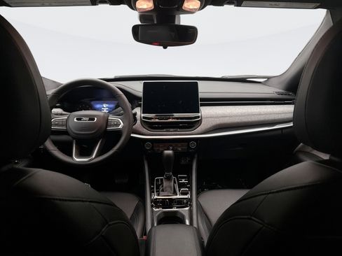 Used 2024 Jeep Compass Latitude image 14