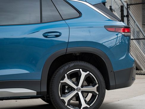 New 2025 Volkswagen Tiguan SE image 5