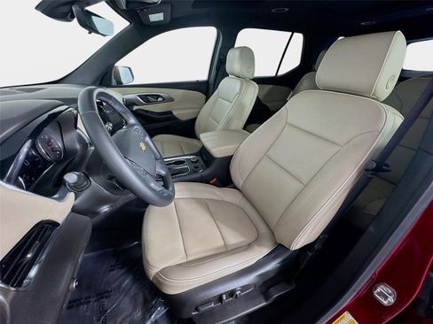 Used 2023 Chevrolet Traverse Premier FWD image 12