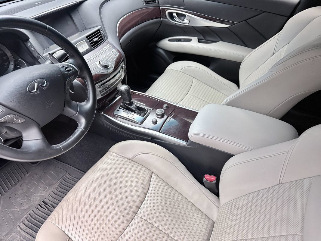 Used 2016 INFINITI Q70 5.6 w/ Sport Package AWD/4WD image 9