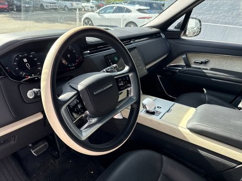 Used 2024 Land Rover Range Rover SV AWD/4WD image 10