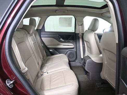 Used 2021 Lincoln Corsair Standard w/ Premium Package image 15