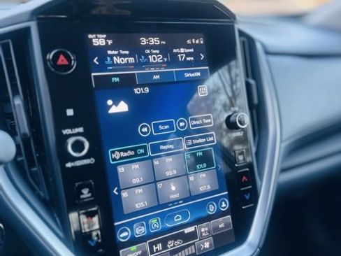 Used 2025 Subaru Crosstrek 2.0i Premium image 11