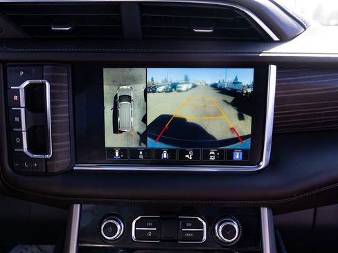 Used 2024 GMC Yukon Denali AWD/4WD image 16