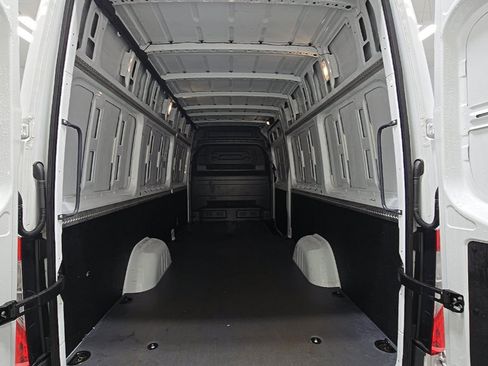 Used 2024 Mercedes-Benz Sprinter 2500 image 14